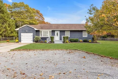 244 Jamaica Ave # A, Medford, NY 11763