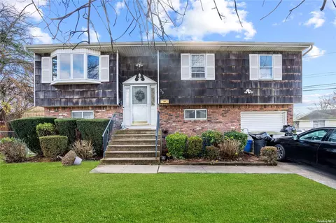 55 Piave Ter, Lindenhurst, NY 11757
