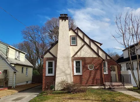 1595 Irving St, Baldwin, NY 11510