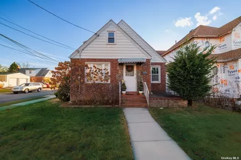 26 Princeton St, Valley Stream, NY 11580