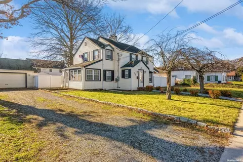 564 Livingston St, Westbury, NY 11590
