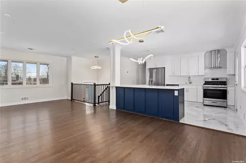 23 Digney Ct, Commack, NY 11725