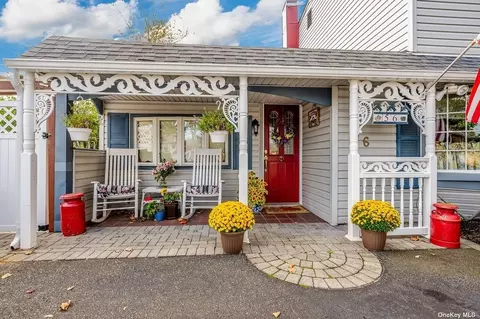 56 Twisting Ln, Wantagh, NY 11793