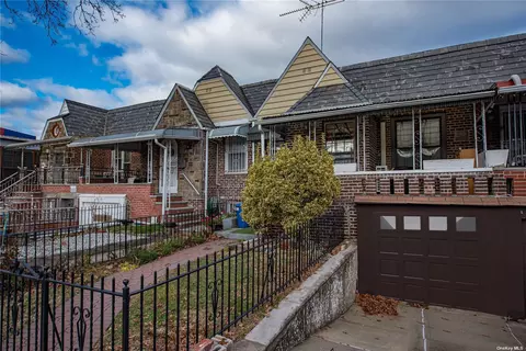 53-15 37th Rd, Woodside, NY 11377