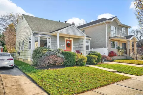 48-49 196th St, Fresh Meadows, NY 11365