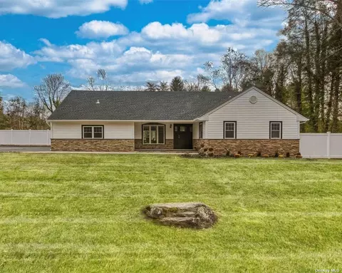174 Warner Rd, Huntington, NY 11743
