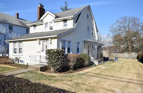 15 Hayden Ave, Great Neck, NY 11024