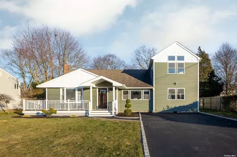 675 Peter Paul Dr, West Islip, NY 11795