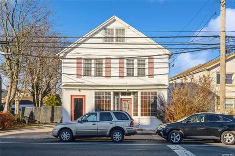 725 S Front St, Hempstead, NY 11550
