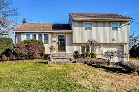 3147 Jeffries Rd, Levittown, NY 11756