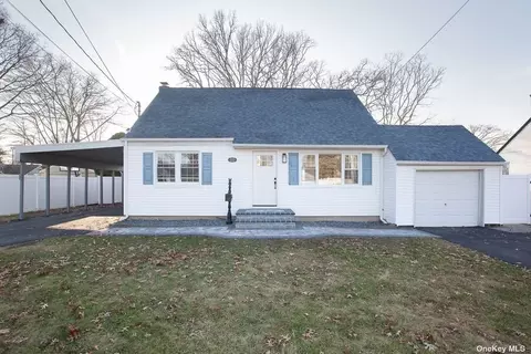 625 N Erie Ave, Lindenhurst, NY 11757
