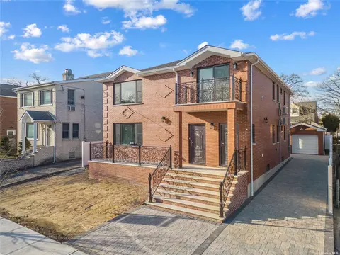 40-18 190th St, Flushing, NY 11358