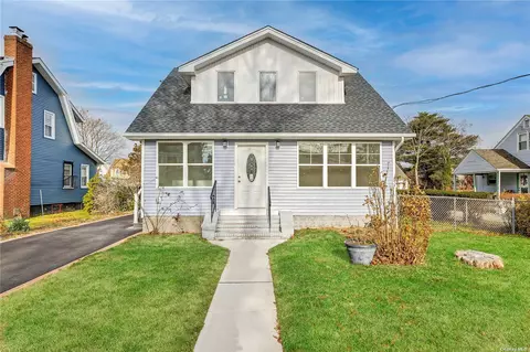 54 Hudson Ave, Roosevelt, NY 11575