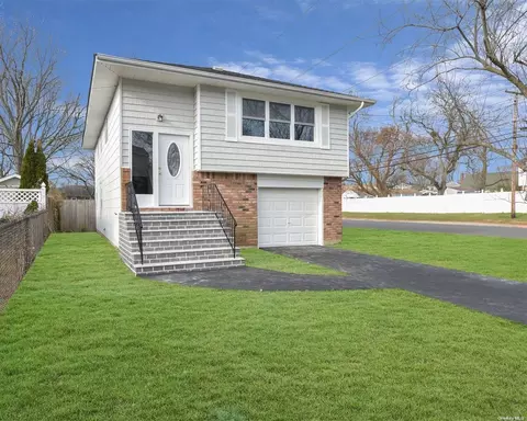 6 Winfield Ave # A, Brentwood, NY 11717