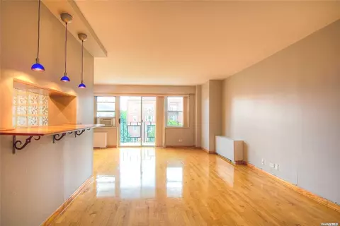72-35 112th St #6C, Forest Hills, NY 11375