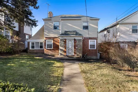 82-28 166th St, Jamaica Estates, NY 11432