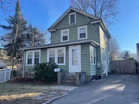 117 Carley Ave, Huntington, NY 11743
