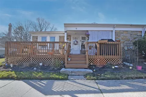 7 Valley Frg # F, Ridge, NY 11961
