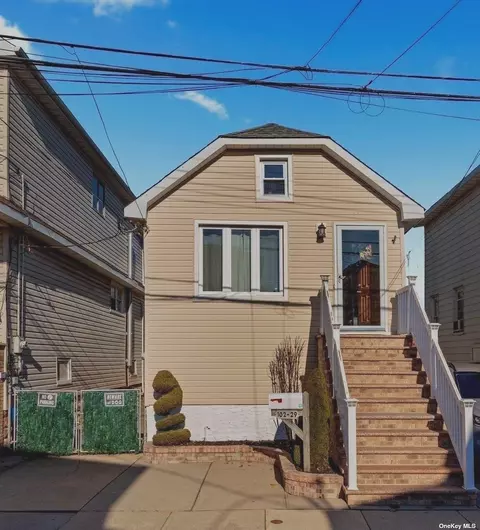 102-29 Davenport Ct, Howard Beach, NY 11414