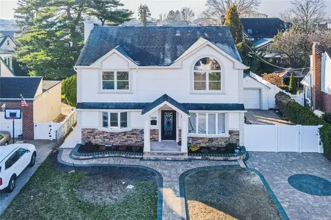 1089 Lydia Dr, Franklin Square, NY 11010