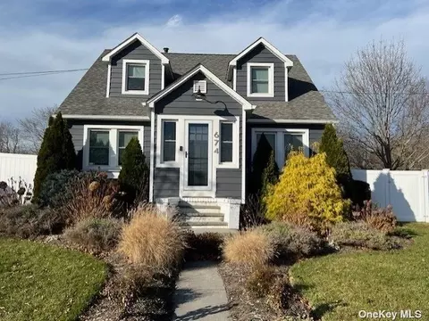 674 Main Rd, Aquebogue, NY 11931