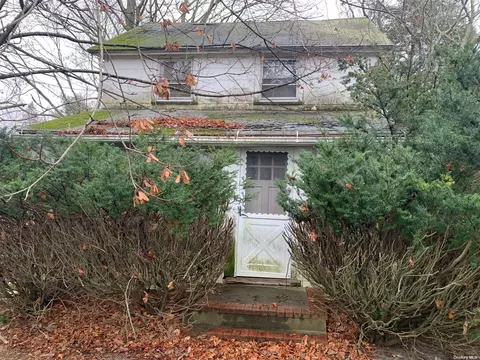 455 Middle Rd, Riverhead, NY 11901