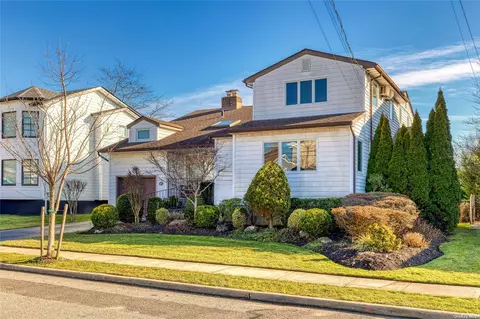 821 Napoleon St, Woodmere, NY 11598