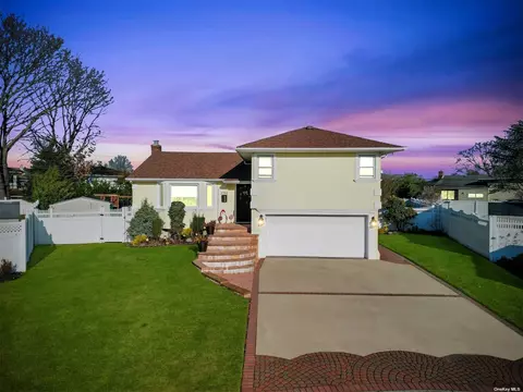 3759 Lynn Ln, Wantagh, NY 11793