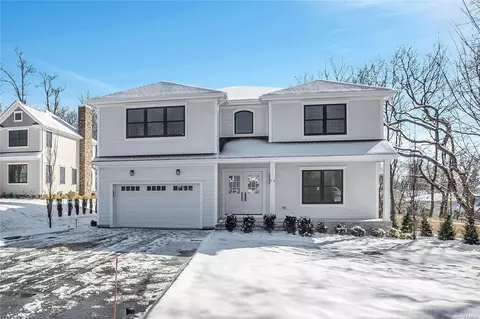 26 Gatehouse Ct, East Hills, NY 11576