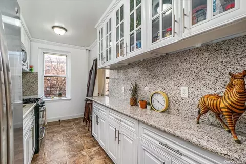 37-21 80th St #4A, Jackson Heights, NY 11372