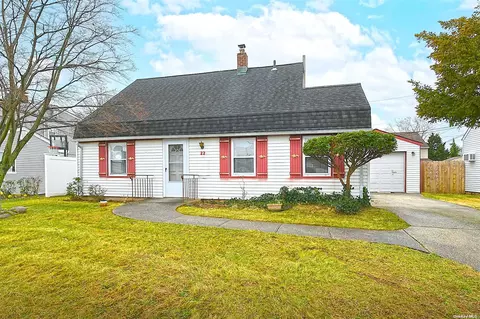22 Harbor Ln, Levittown, NY 11756
