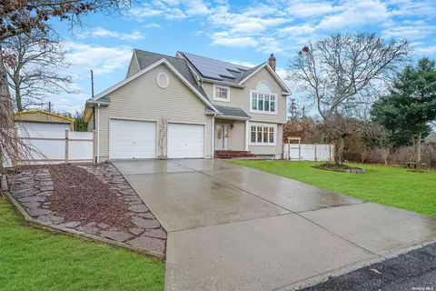 405 Floyd Rd S, Shirley, NY 11967