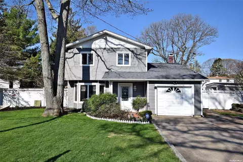 26 Henry Rd, Centereach, NY 11720