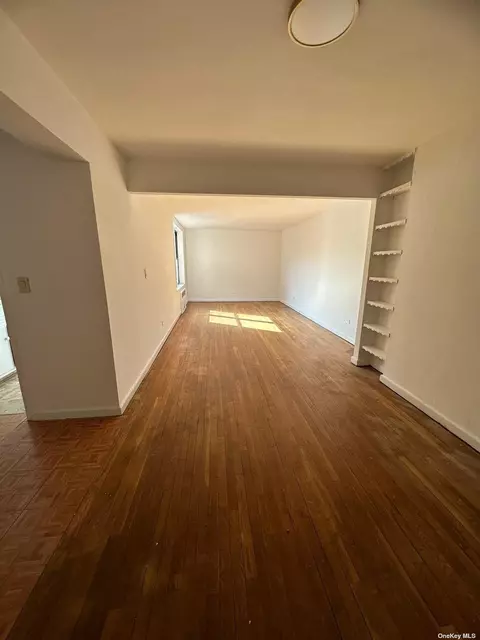 33-46 92nd St #4T, Jackson Heights, NY 11372