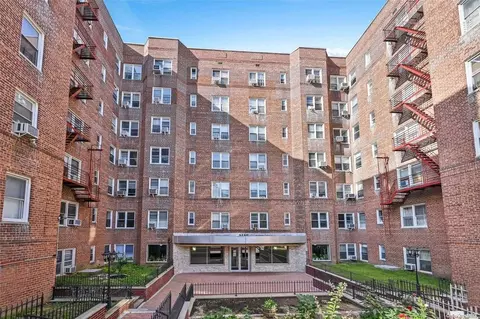 63-60 102nd St #A4, Rego Park, NY 11374