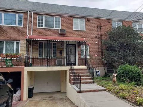 61-33 69th Pl, Middle Village, NY 11379