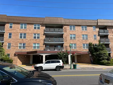 360 Central Ave #117, Lawrence, NY 11559