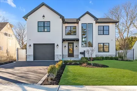 42 Hark Ln, Westbury, NY 11590