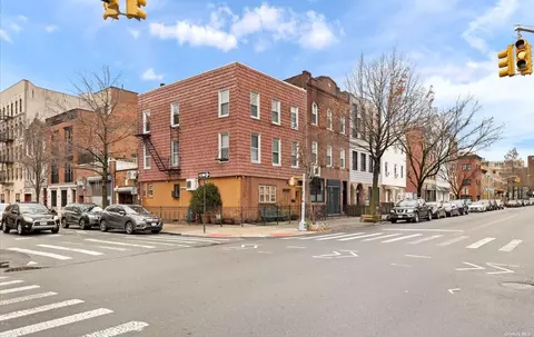 105 Roebling St, Brooklyn, NY 11211