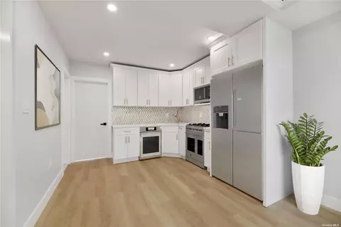 102-03 216th St, Queens Village, NY 11429