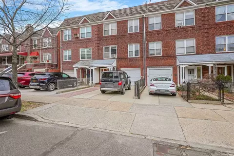 21-58 Steinway St, Astoria, NY 11105