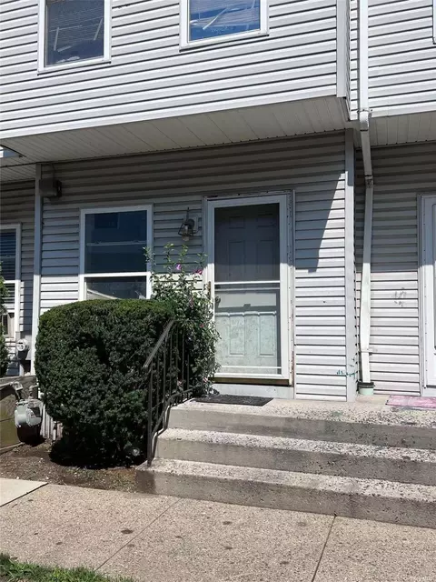 66 Henry St #9, Hempstead, NY 11550