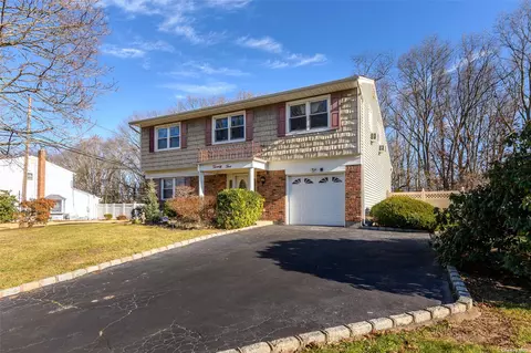 25 Lucille Dr, South Setauket, NY 11720