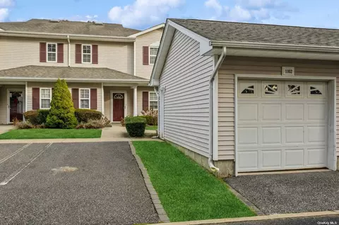 1102 Aerie Way #1102, East Quogue, NY 11942