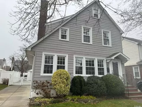 144 Capitol Ave, Williston Park, NY 11596