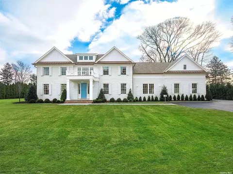 124 Walnut Ln, Manhasset, NY 11030
