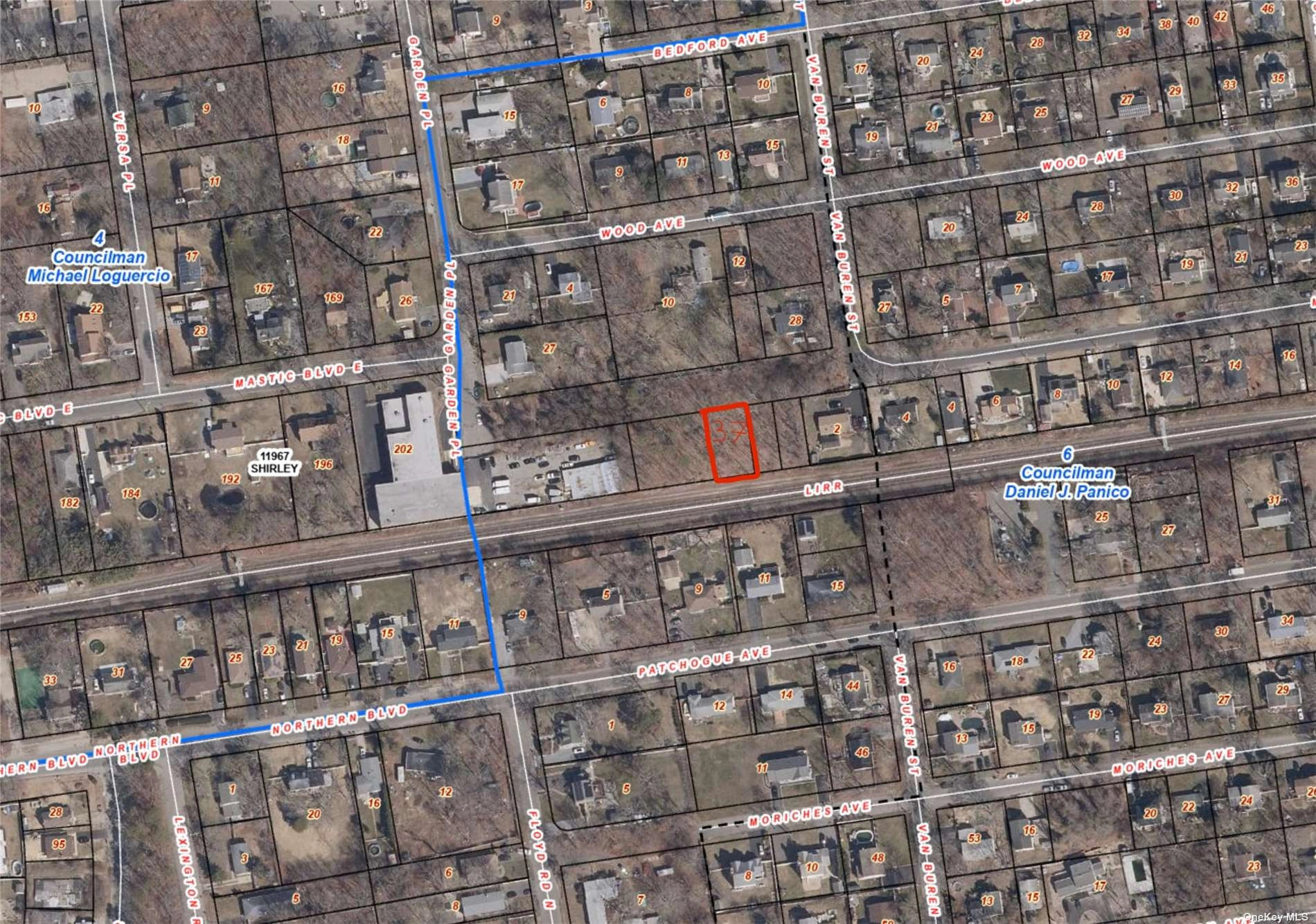 37 Mastic Blvd  