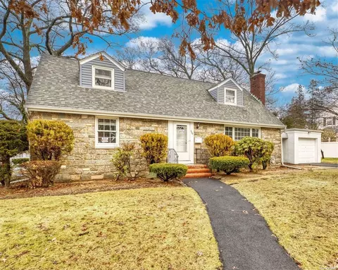 428 Pine St, Freeport, NY 11520