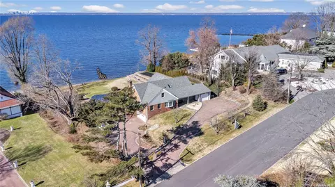 16 Whitney Cir, Glen Cove, NY 11542