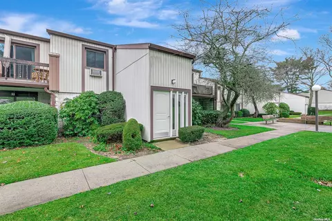 73 Richmond Blvd #2B, Ronkonkoma, NY 11779